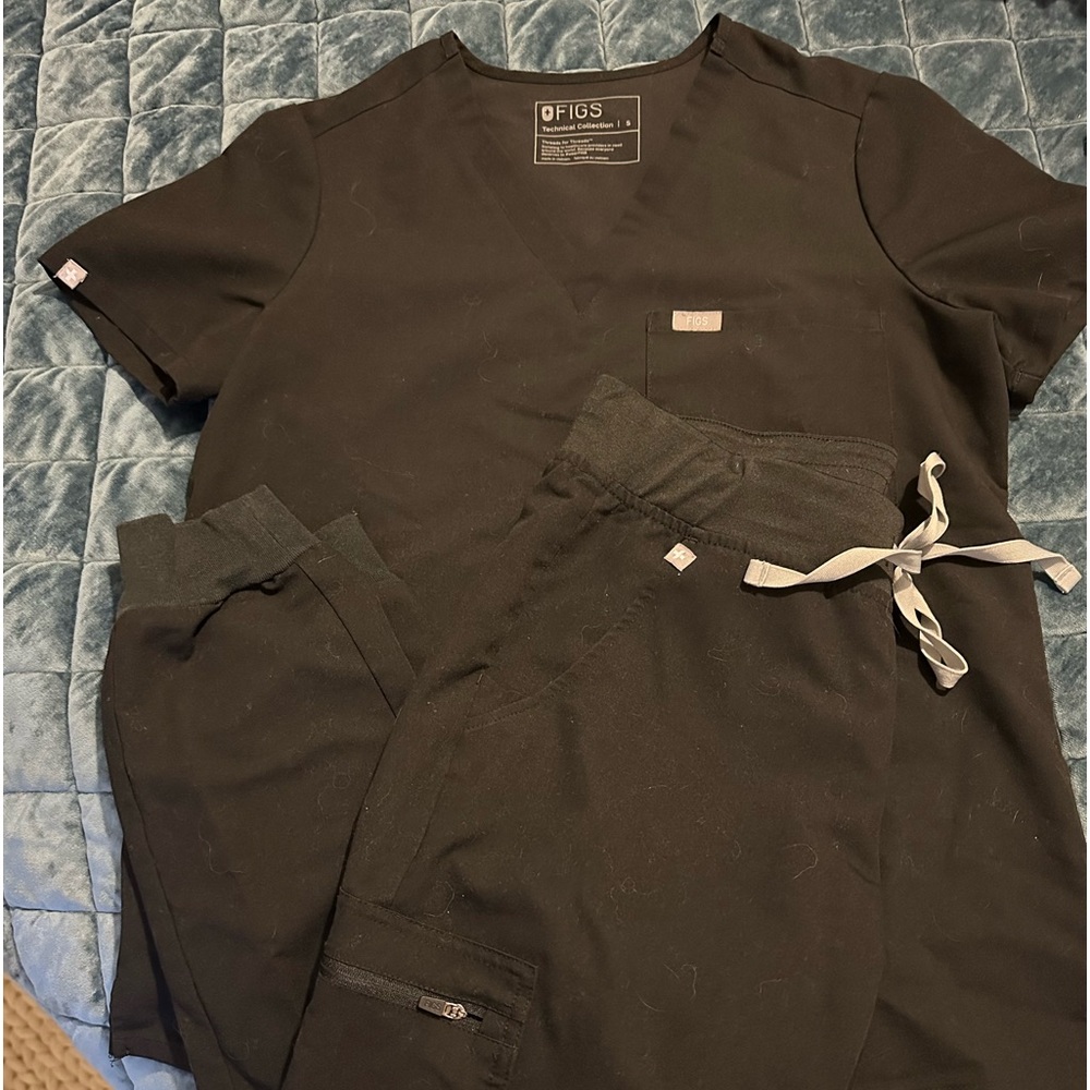 Figs Jogger Scrubs Set (Black)